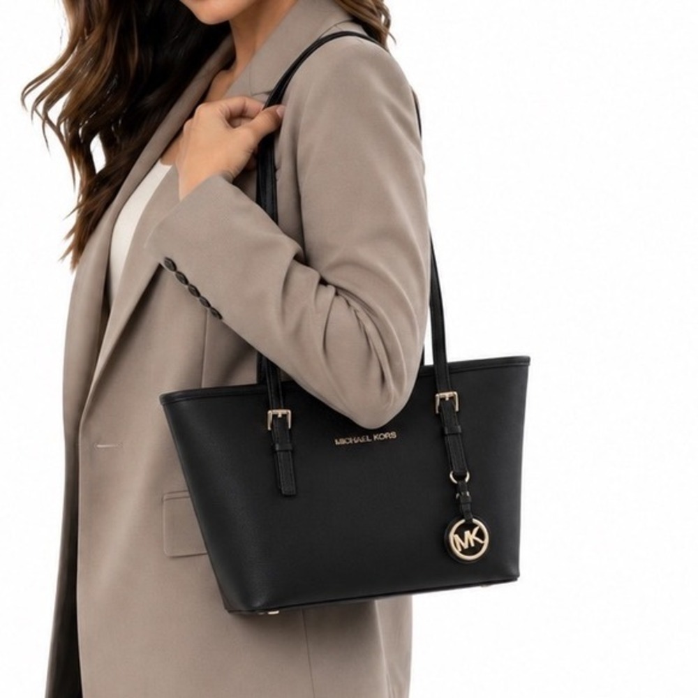 Michael Kors Voyager Medium Tote Bag Black Saffiano Leather Silver Tone 37-03